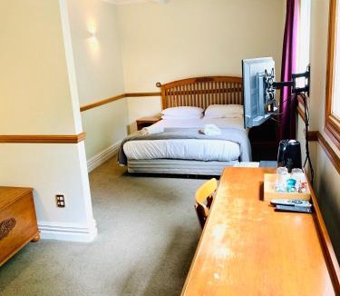 Thorndon Hotel | Shepherds Arms Hotel