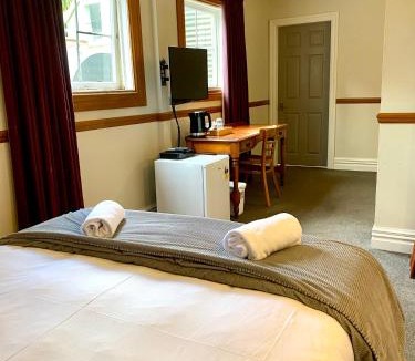 Thorndon Hotel | Shepherds Arms Hotel