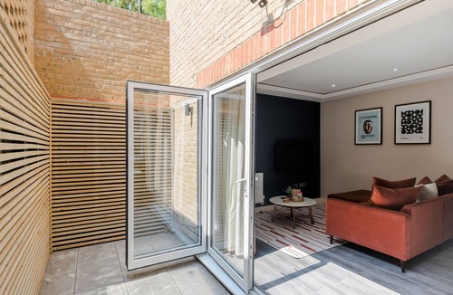 Askew Apartment | Shepherds Bush | 2 Bed Duplex