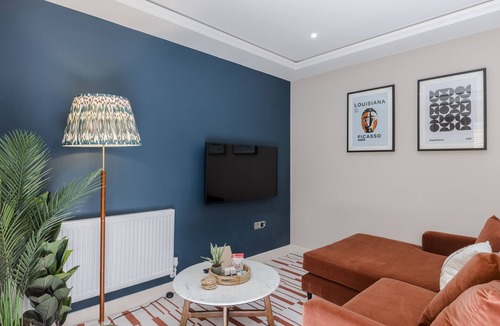 Askew Apartment | Shepherds Bush | 2 Bed Duplex