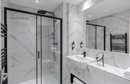 Askew Apartment | Shepherds Bush | 2 Bed Duplex