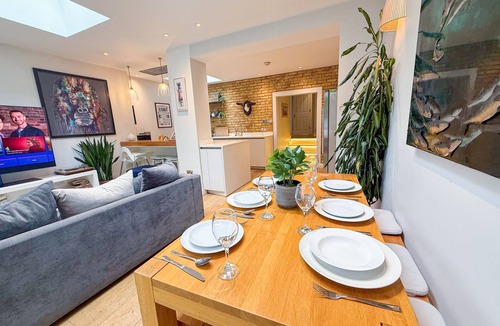 Addison House | Shepherds Bush 2-bedroom | Patio with Fire Pit