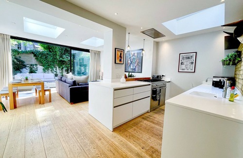 Addison House | Shepherds Bush 2-bedroom | Patio with Fire Pit