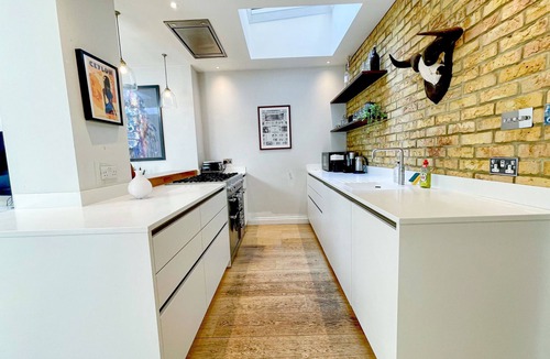 Addison House | Shepherds Bush 2-bedroom | Patio with Fire Pit