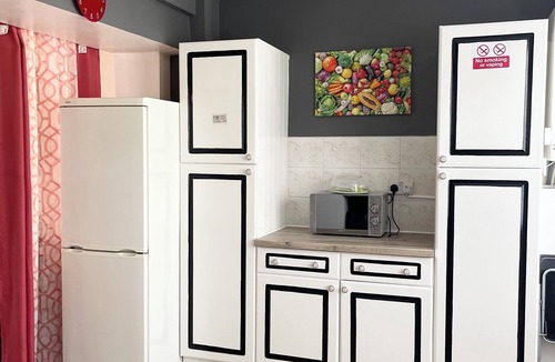 Redbridge House | Shepherds House- Spacious 3/4 Bedroom