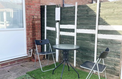 Redbridge House | Shepherds House- Spacious 3/4 Bedroom