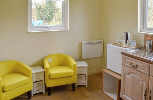 Five Oak Green Cottage | Shepherds Hut 1 at Laddingford - UK32531