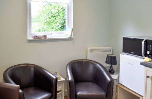 Five Oak Green Cottage | Shepherds Hut 3 at Laddingford - UK32532