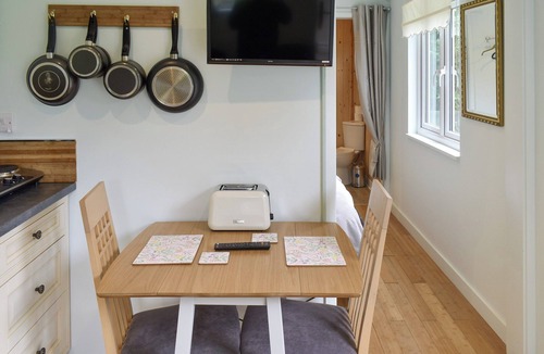 Five Oak Green Cottage | Shepherds Hut 3 at Laddingford - UK32532