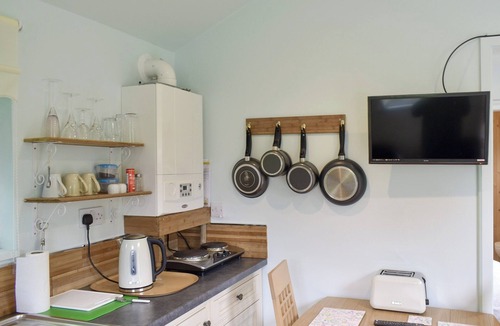 Five Oak Green Cottage | Shepherds Hut 3 at Laddingford - UK32532