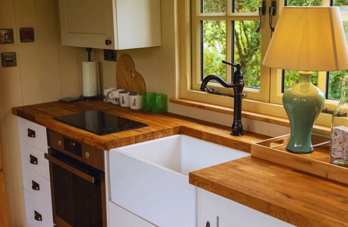 Cosford Cabin | Shepherds Hut at Snowdon Farm, Birmingham