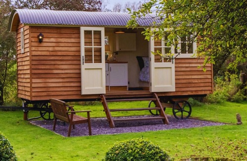 Cosford Cabin | Shepherds Hut at Snowdon Farm, Birmingham