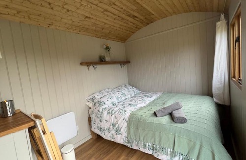 Wadhurst Cabin | Shepherds Hut at Cedar Gables