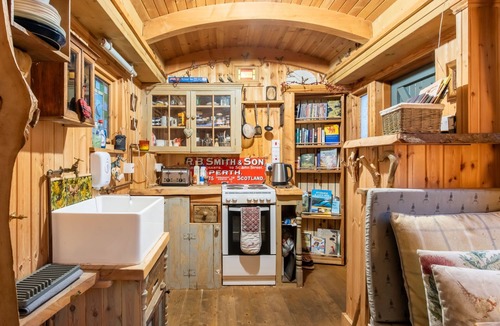 Balnain House | Shepherds Hut by Interhome