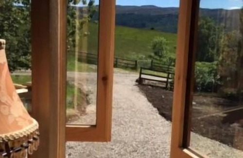 Balnain House | Shepherds Hut by Interhome