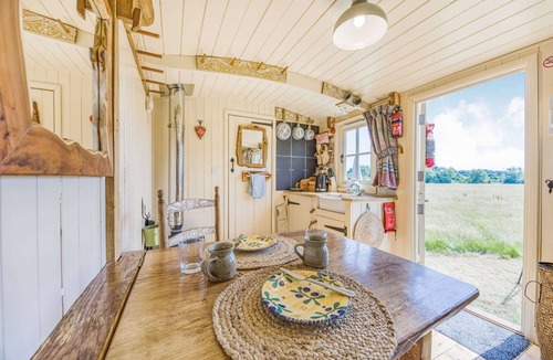Shipton under Wychwood Cabin | Shepherds Hut in the Cotswolds - Littlestock