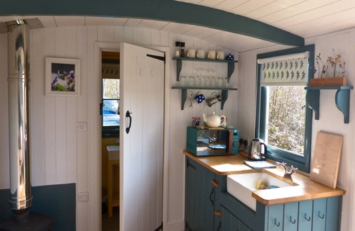 Bridport Cabin | Shepherds Hut in Beautiful Dorset Countryside
