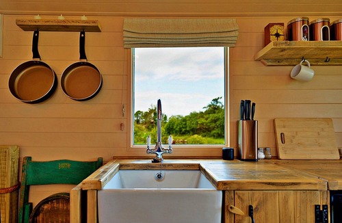 Rhyd-y-clafdy Ski Chalet | Shepherds Hut in Llŷn with Snowdonia Views