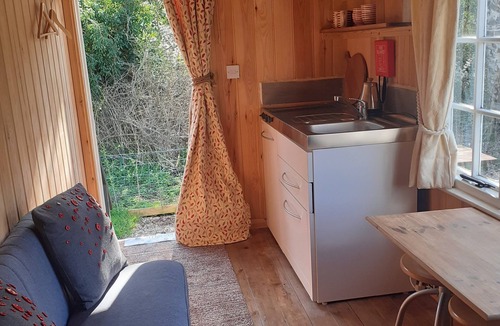Littlebourne House | Shepherds Hut' Littlebourne, Canterbury (hot tub)