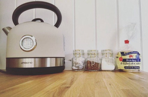 Kinnerton House | Shepherds Hut, self catering, Powys