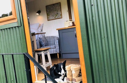 Kinnerton House | Shepherds Hut, self catering, Powys