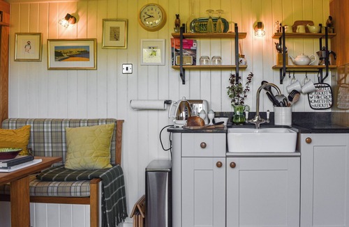 Tyn-y-Gongl Cottage | Shepherds Hut - UKC6774