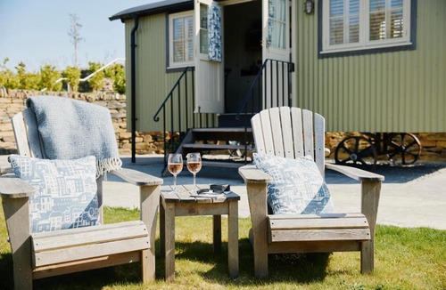 St Merryn Cabin | Shepherds Huts at The Cornish Arms