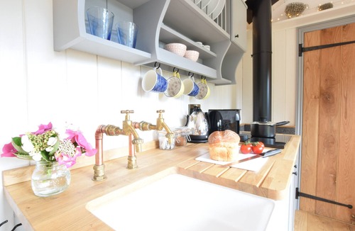 Woodbridge Cottage | SHEPHERDS PIGHTLE, pet friendly, with open fire in Hollesley