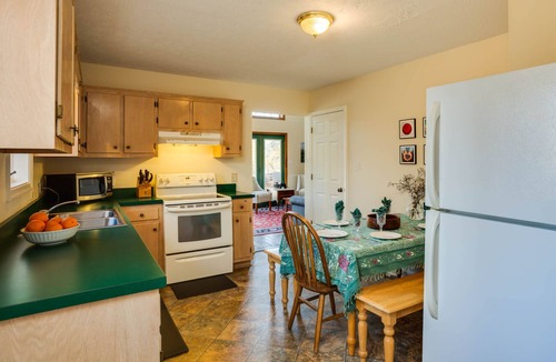 Montebello Cabin | Sherando Cabin-hot tub, kitchen, fireplace
