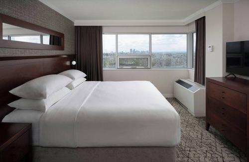 Calgary Hotel | Sheraton Cavalier Calgary Hotel