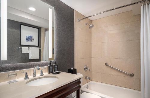 Saskatoon Downtown Hotel | Sheraton Cavalier Saskatoon Hotel