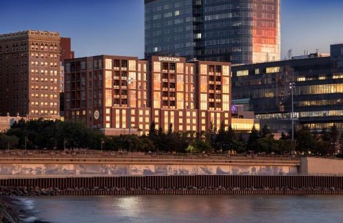 Downtown - Waterfront Hotel | Sheraton Duluth Hotel