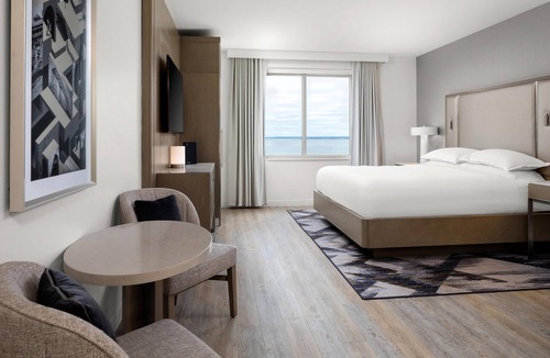 Downtown - Waterfront Hotel | Sheraton Duluth Hotel