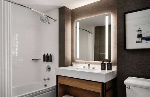 Erie Hotel | Sheraton Erie Bayfront Hotel