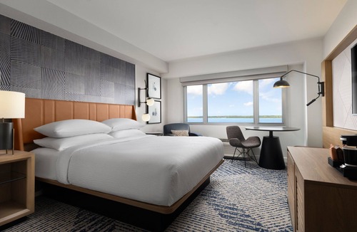 Erie Hotel | Sheraton Erie Bayfront Hotel