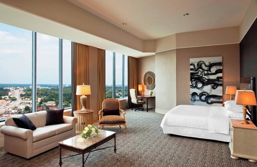 Greensboro Hotel | Sheraton Greensboro at Four Seasons