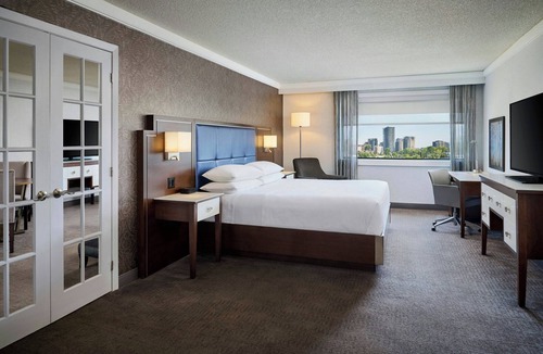 Laval Hotel | Sheraton Laval Hotel