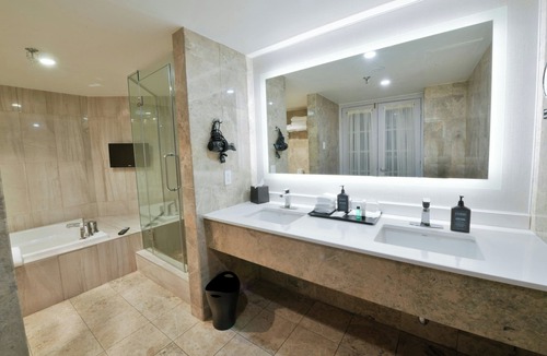 Laval Hotel | Sheraton Laval Hotel