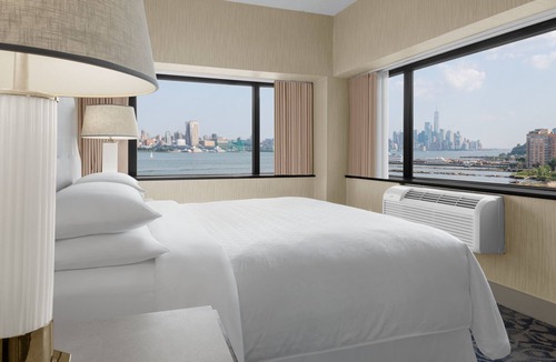Weehawken Hotel | Sheraton Lincoln Harbor Hotel
