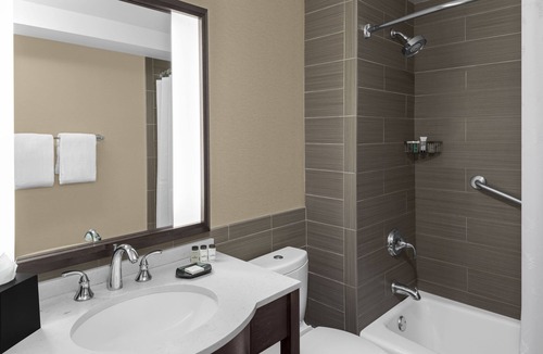 Weehawken Hotel | Sheraton Lincoln Harbor Hotel