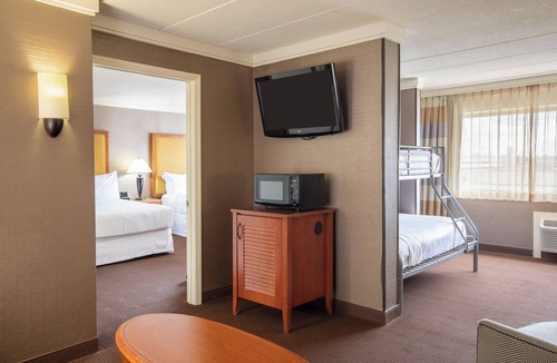 Downtown Niagara Falls Hotel | Sheraton Niagara Falls