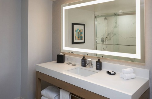 South Shore Hotel | Sheraton Pittsburgh Hotel at Station Square