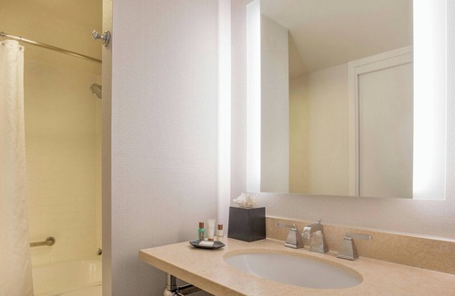 Elk Grove Village Hotel | Sheraton Suites Chicago Elk Grove