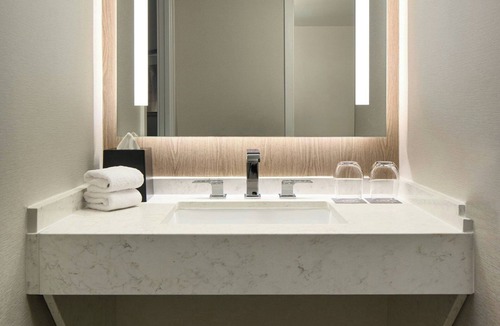 O'Hare Hotel | Sheraton Suites Chicago O'Hare