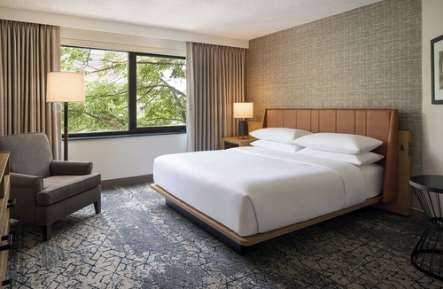 O'Hare Hotel | Sheraton Suites Chicago O'Hare