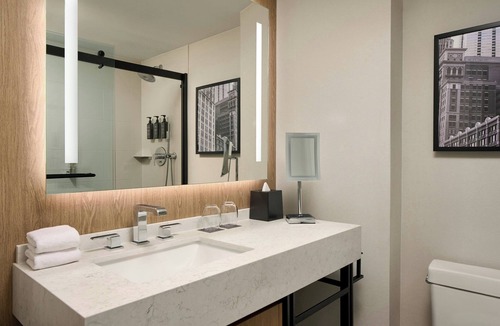 O'Hare Hotel | Sheraton Suites Chicago O'Hare