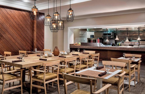 Dallas Design District Hotel | Sheraton Suites Market Center Dallas