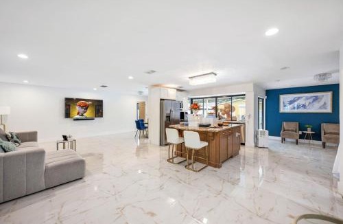 Miramar House | Sheraton Villa 3BR with Pool 10 Mins from Hard Rock Stadium
