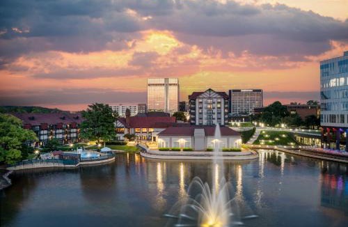 Maryland Heights Hotel | Sheraton Westport Lakeside Chalet