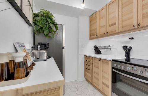 Milton Park Apartment | Sherbrooke 101 Downtown Montreal | Balcony, Queen Bed, Sofa Bed, Parking & TV